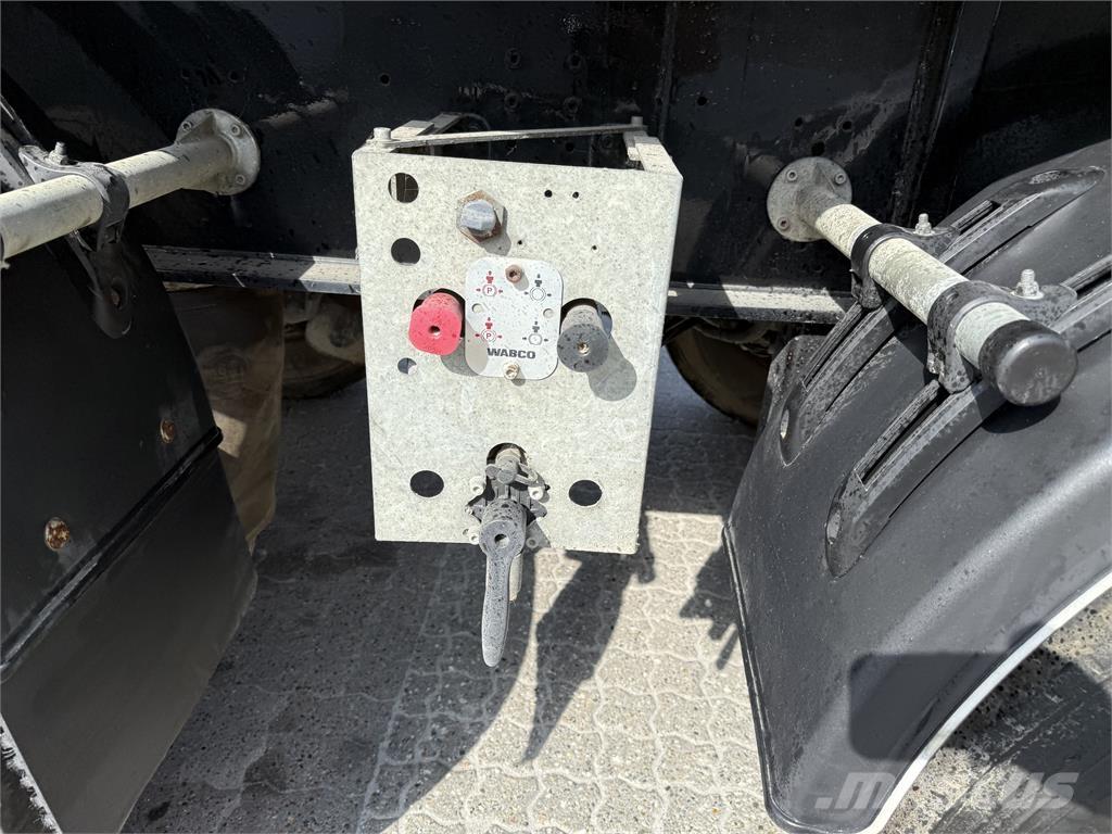 Kel-Berg T220V 23 m³ Piekabes pašizgāzēji