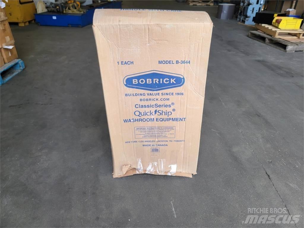 BOBRICK B-3644 Konteineri paletēm