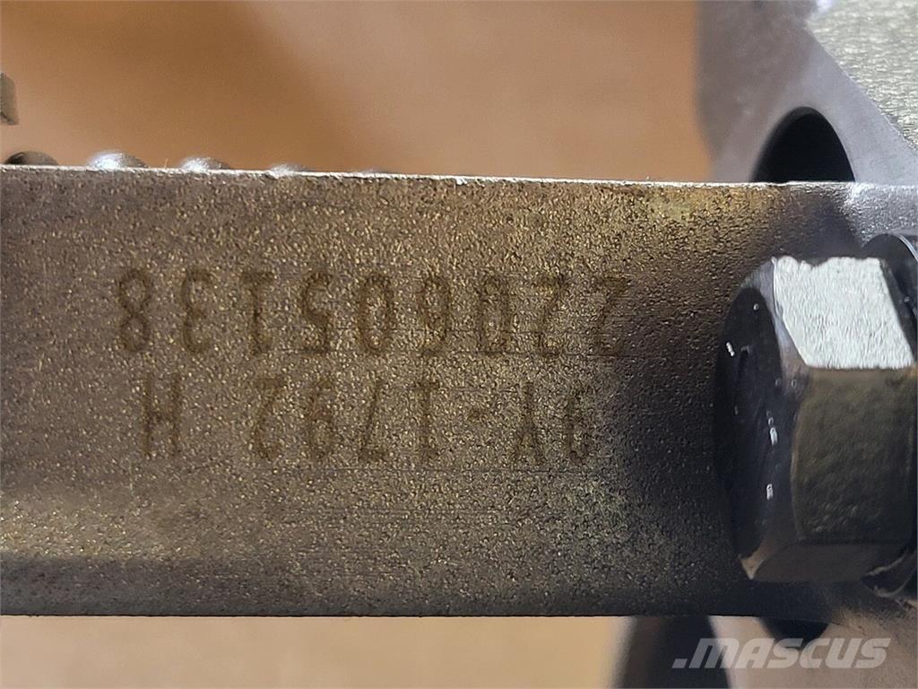 CAT 520-2925 Ūdens sūkņi