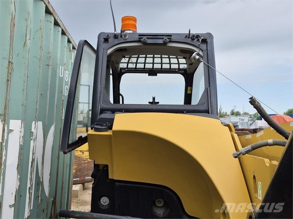 CAT TH560B Lauksaimniecības pacēlāji
