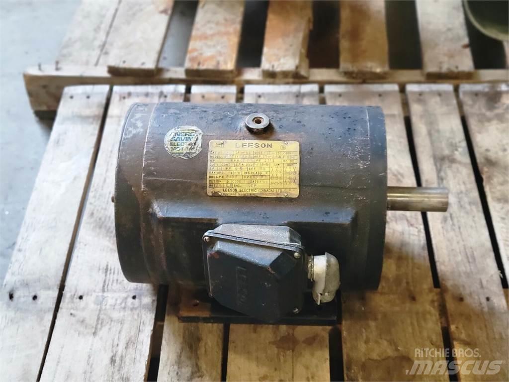  LEESON 215T17DB40 Industriālie dzinēji