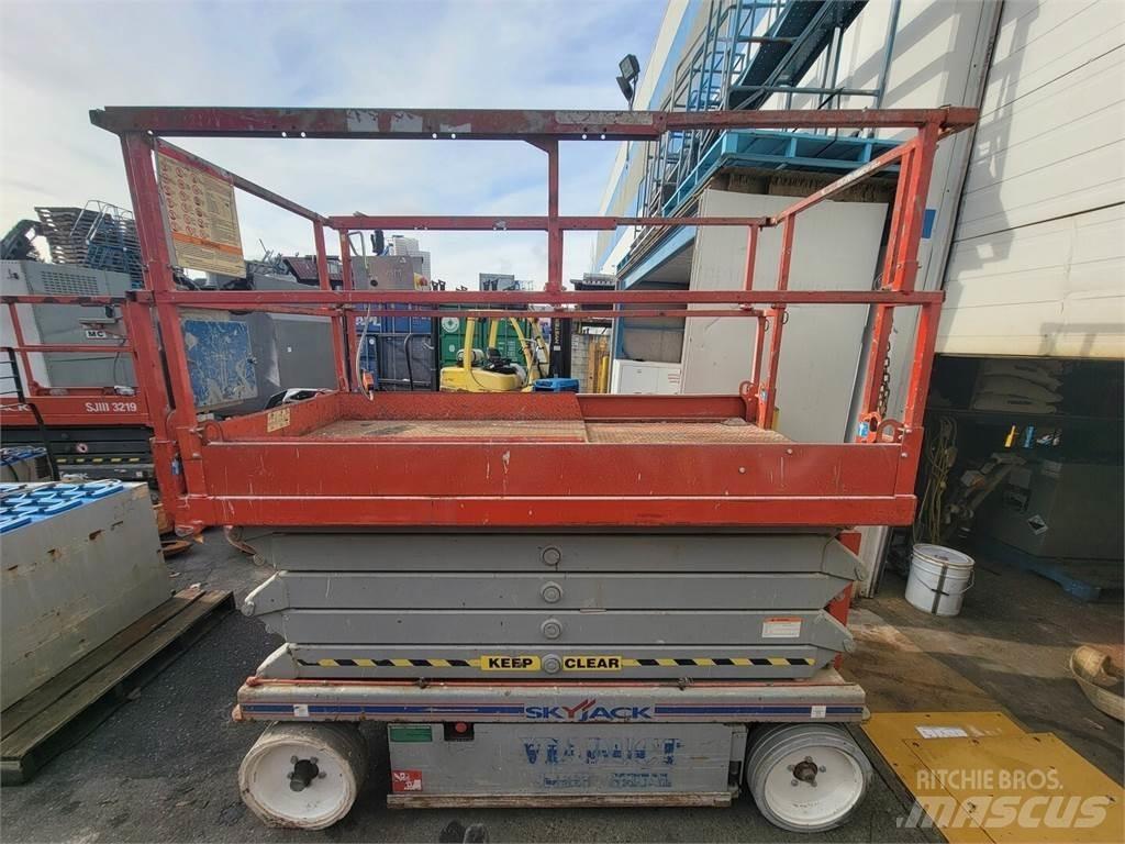 SkyJack SJ3 4632 Šķerveida pacēlāji