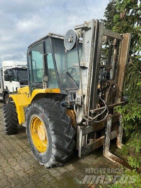 JCB 940-2 Apvidus autokrāvējs