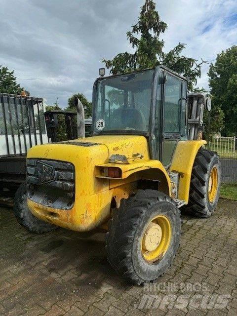JCB 940-2 Apvidus autokrāvējs