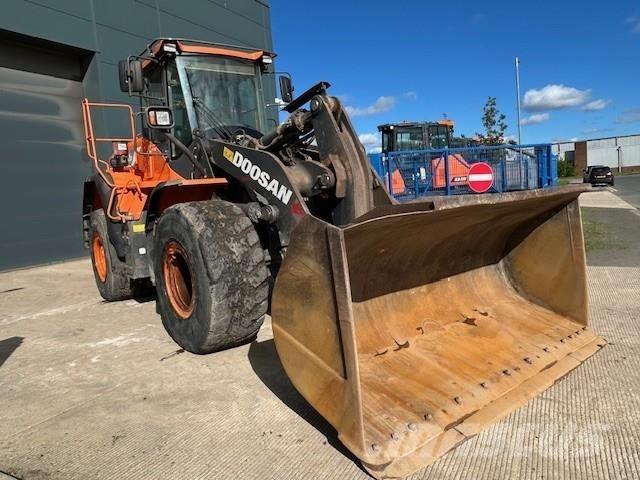 Develon DL300-5 Iekrāvēji uz riteņiem
