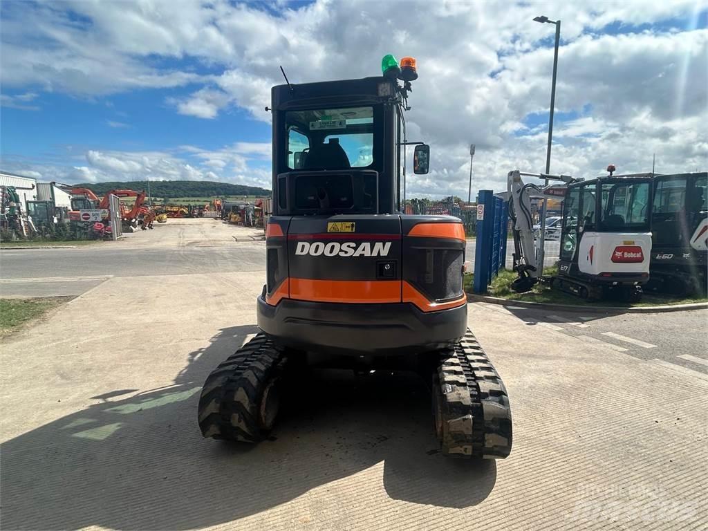 Doosan DX50z Kāpurķēžu ekskavatori