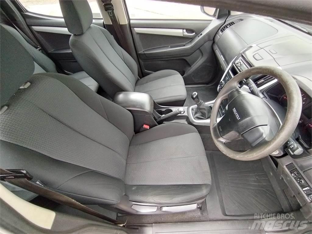 Isuzu D-Max Eiger Vieglais kravas automobilis/izkraušana no sāniem
