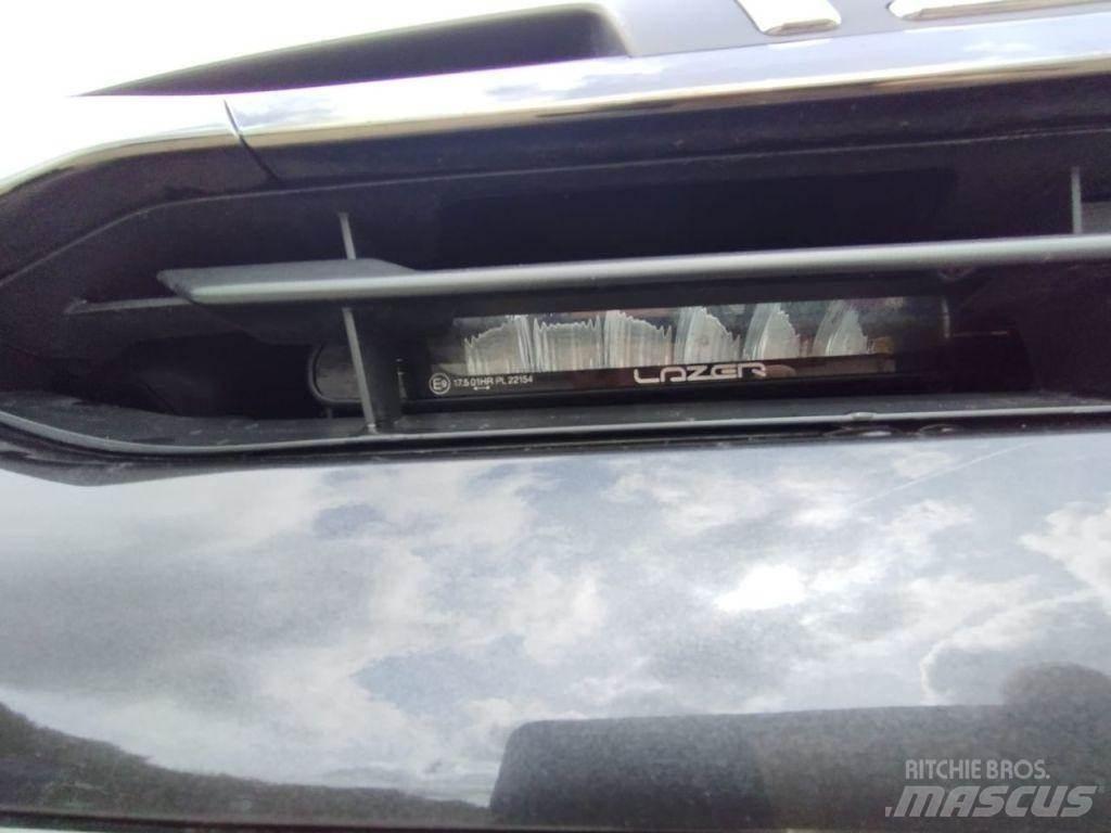 Isuzu V-Cross Vieglais kravas automobilis/izkraušana no sāniem