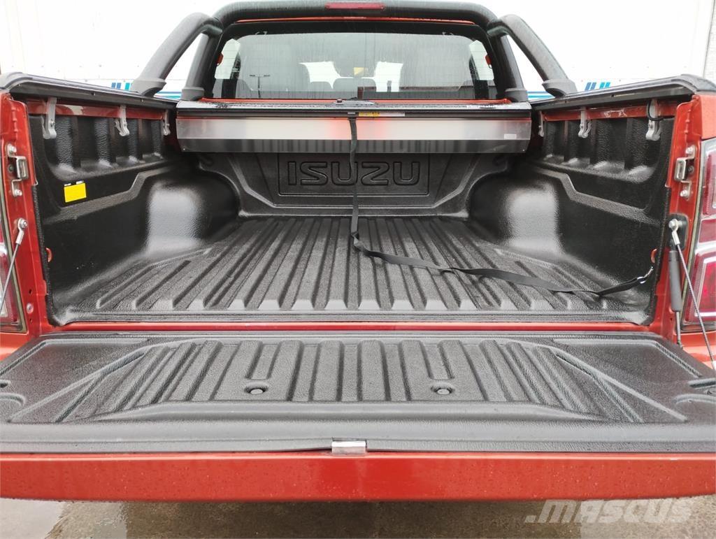 Isuzu V-Cross Vieglais kravas automobilis/izkraušana no sāniem