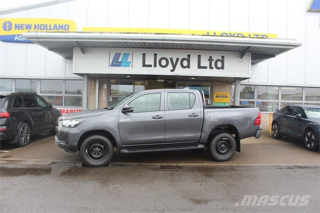 Toyota Hilux Vieglais kravas automobilis/izkraušana no sāniem