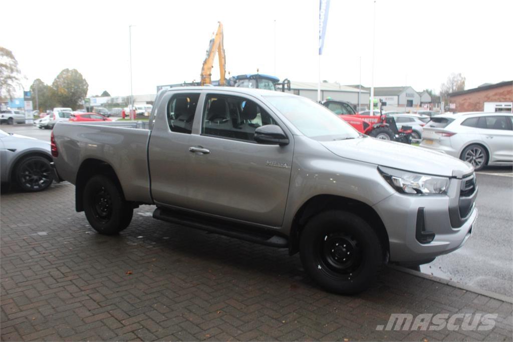 Toyota Hilux Vieglais kravas automobilis/izkraušana no sāniem