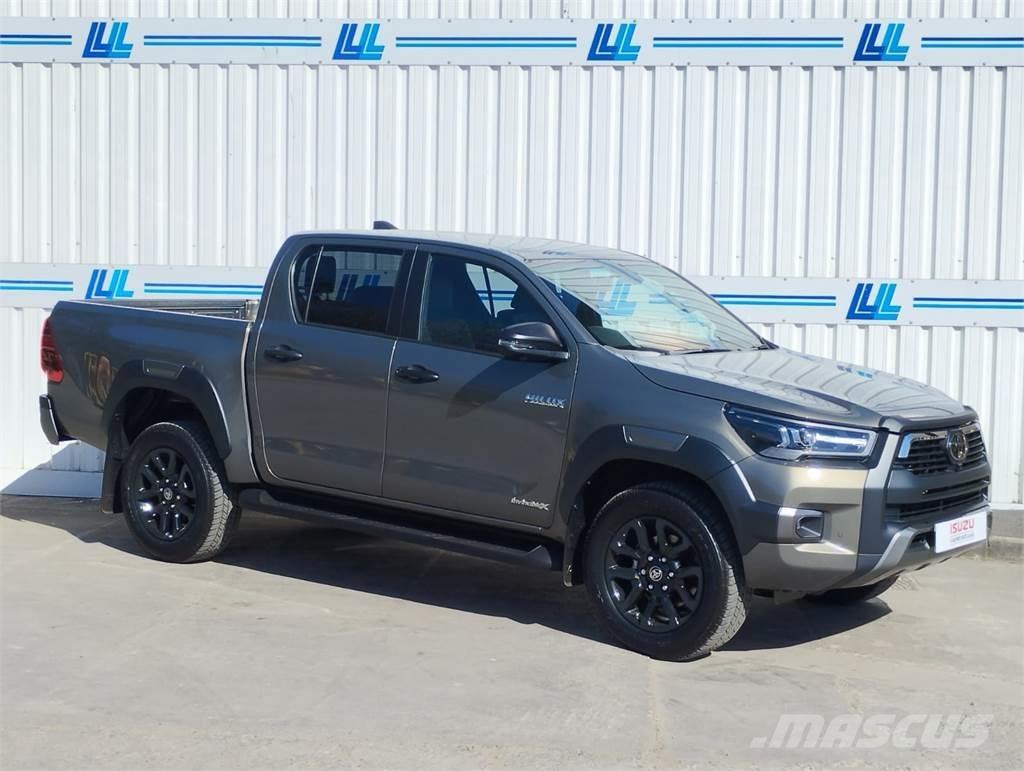 Toyota Invincible X Vieglais kravas automobilis/izkraušana no sāniem