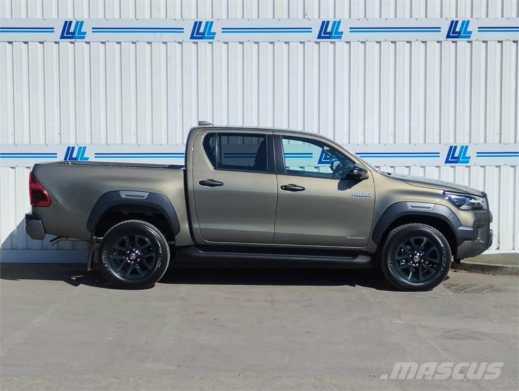 Toyota Invincible X Vieglais kravas automobilis/izkraušana no sāniem