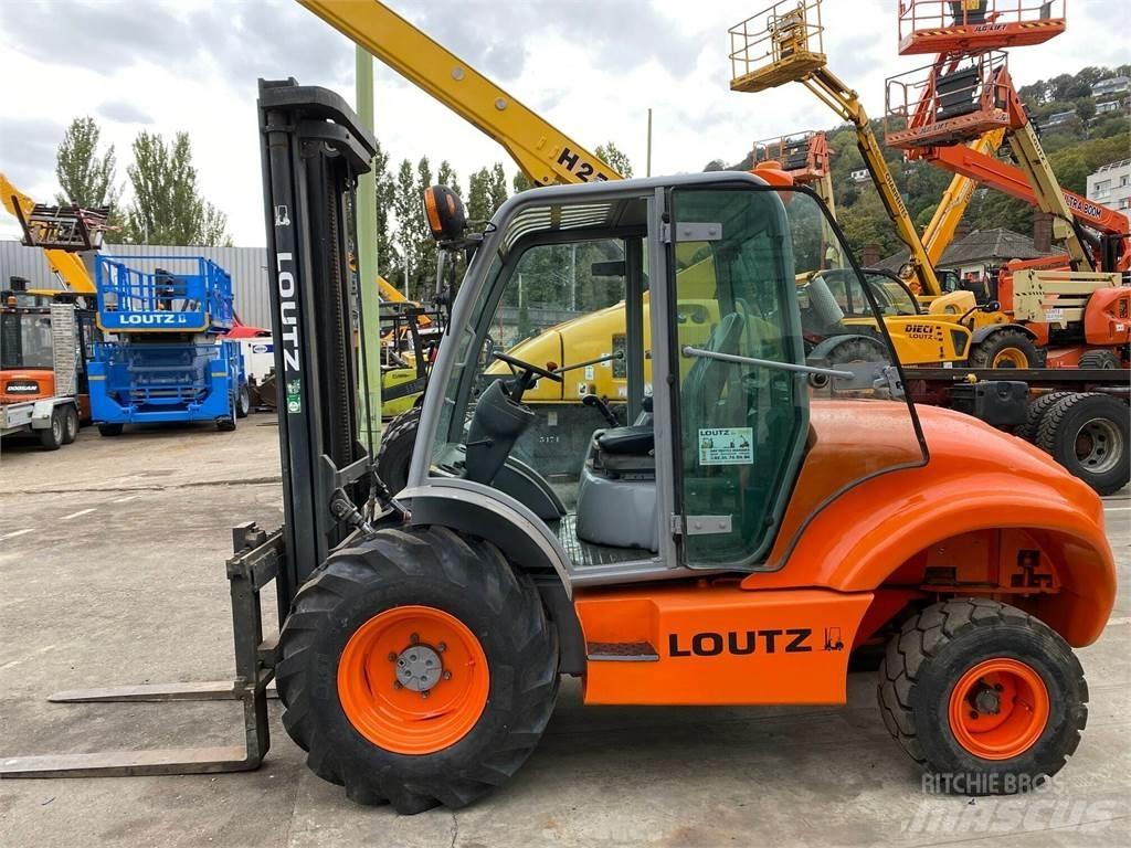 Ausa C300H Apvidus autokrāvējs