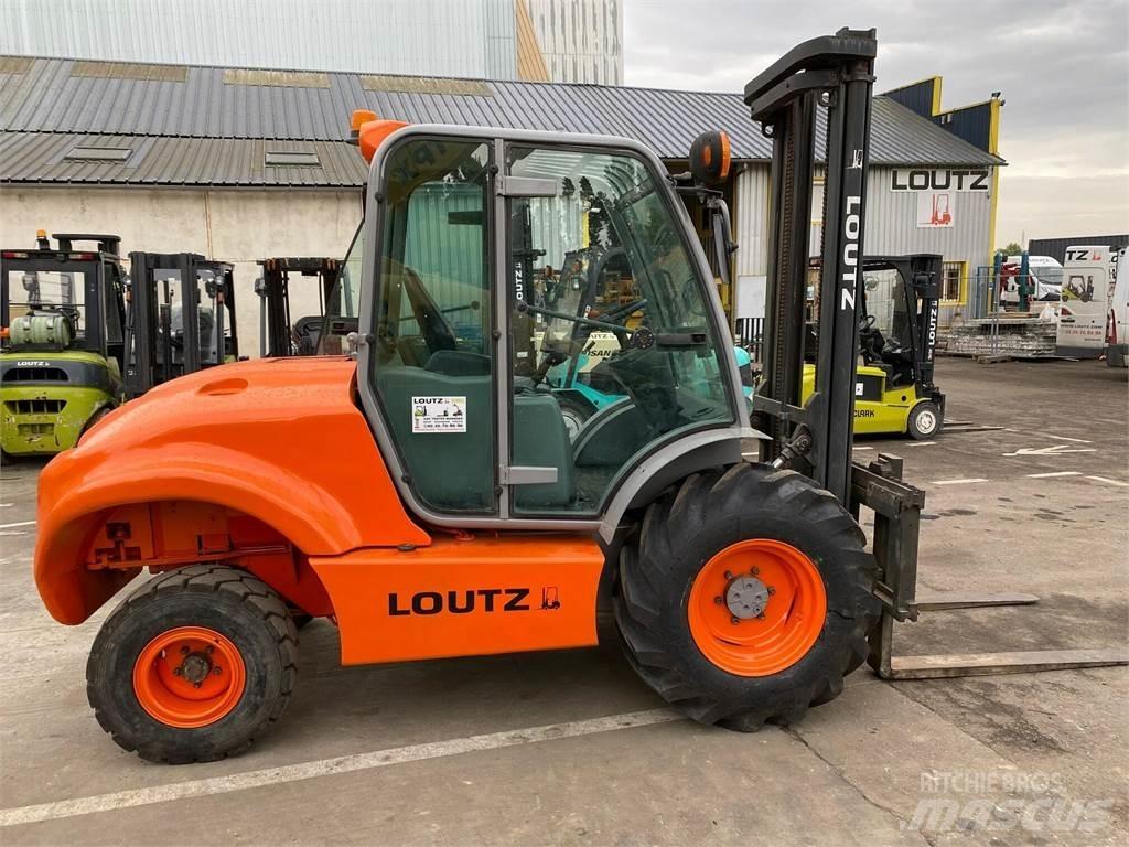 Ausa C300H Apvidus autokrāvējs