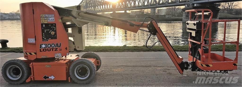 JLG E300AJ Citi pacēlāji un platformas