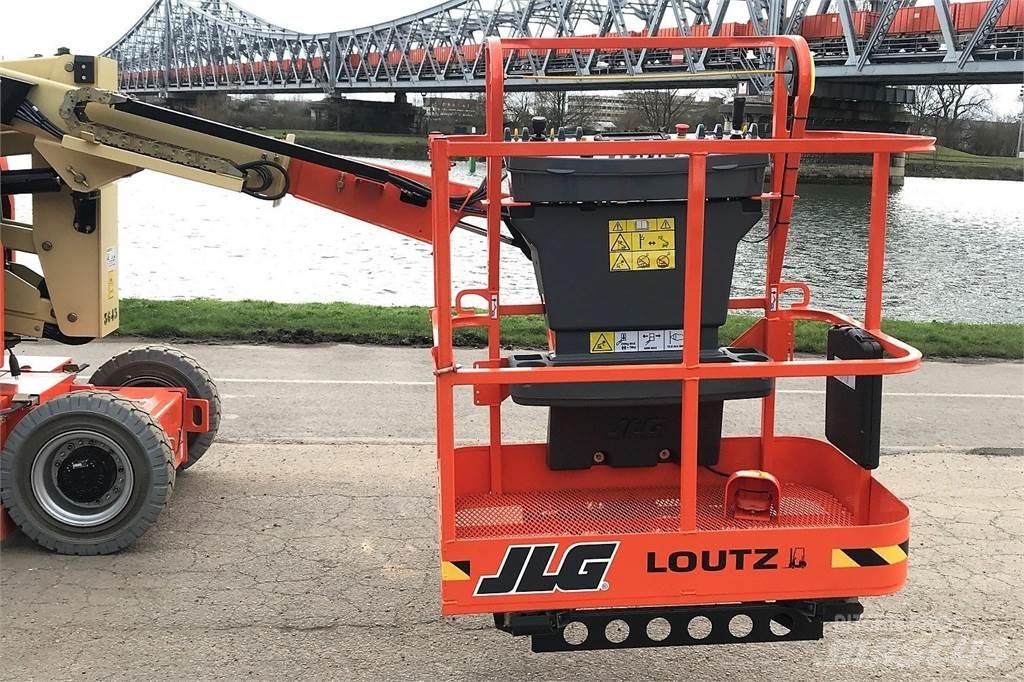 JLG E300AJP Citi pacēlāji un platformas