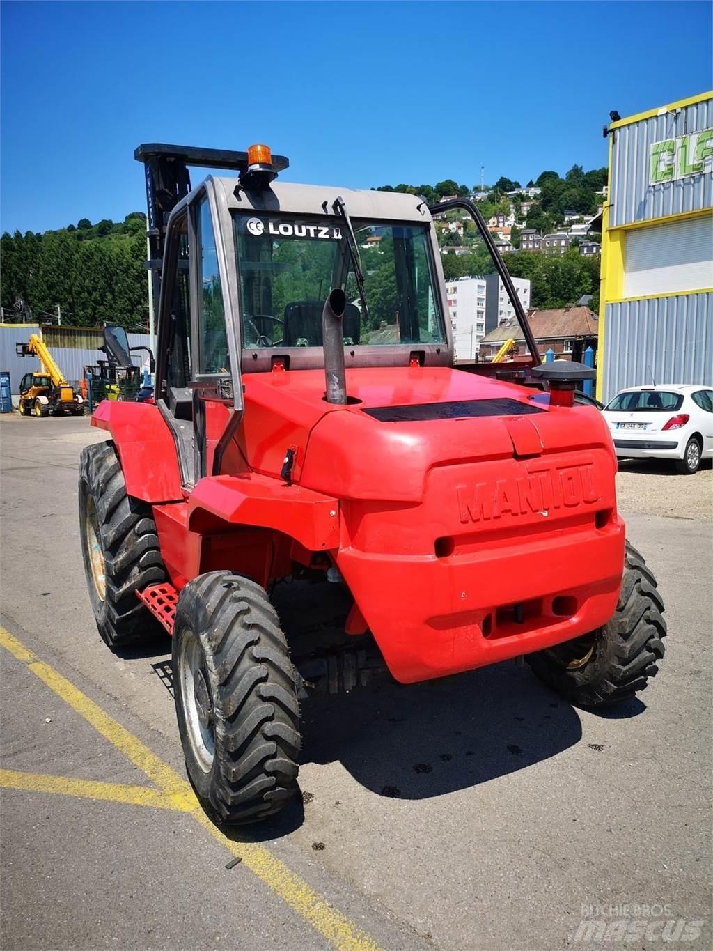 Manitou M26-4 Apvidus autokrāvējs