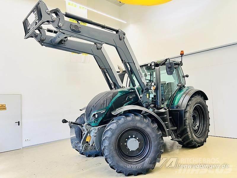 Valtra T174 Traktori