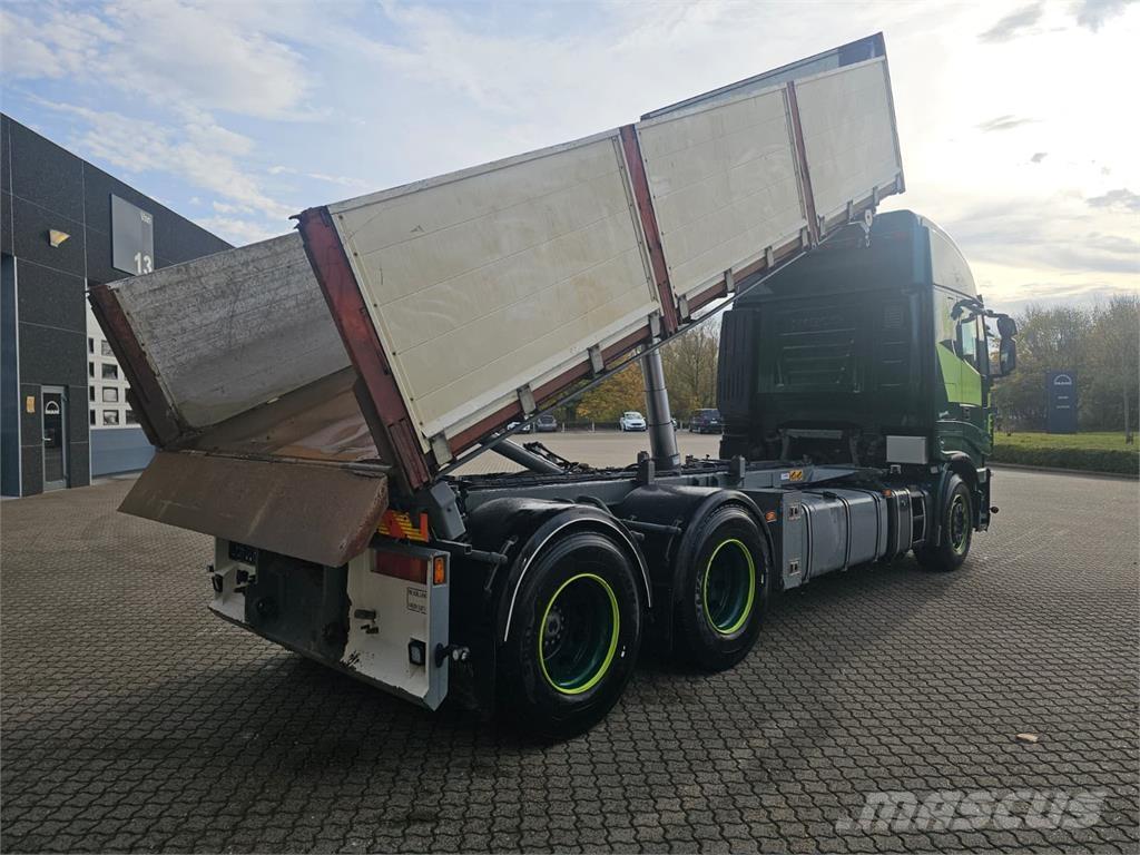 Iveco Stralis 560 6x4 Kabeļu pacēlājs nomontējamām kravas mašīnām