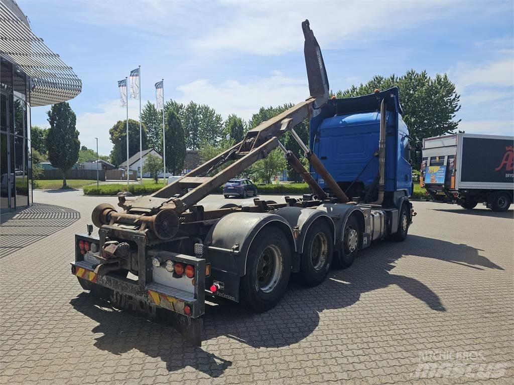 Scania R560 Treileri ar āķi