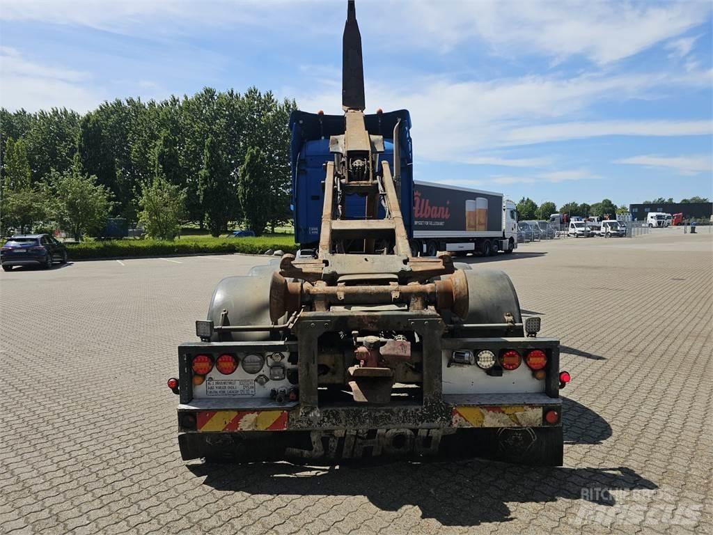Scania R560 Treileri ar āķi
