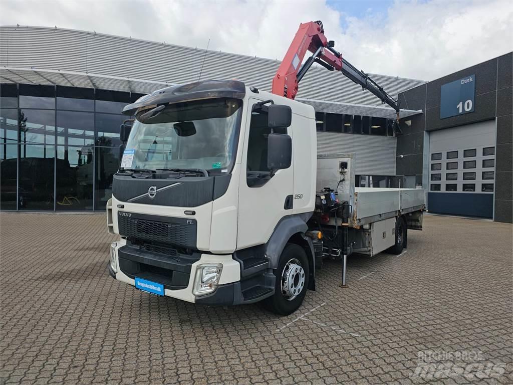 Volvo FL250 Smagās mašīnas ar celtni