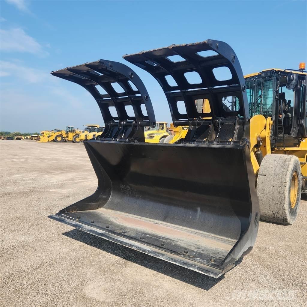 CAT 938M Iekrāvēji uz riteņiem