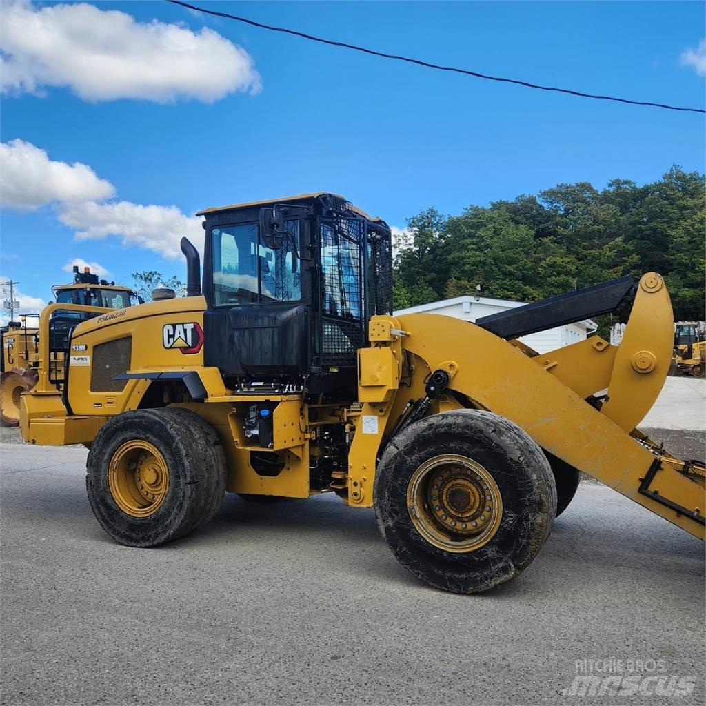 CAT 938M Iekrāvēji uz riteņiem