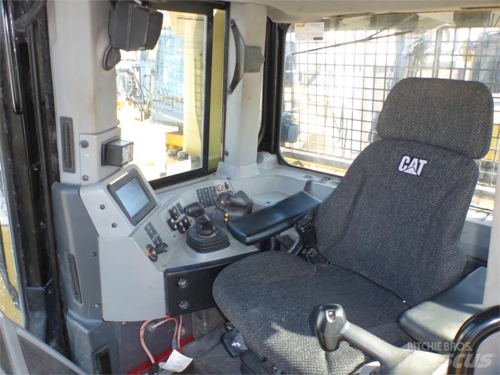 CAT D8T Kāpurķēžu buldozeri