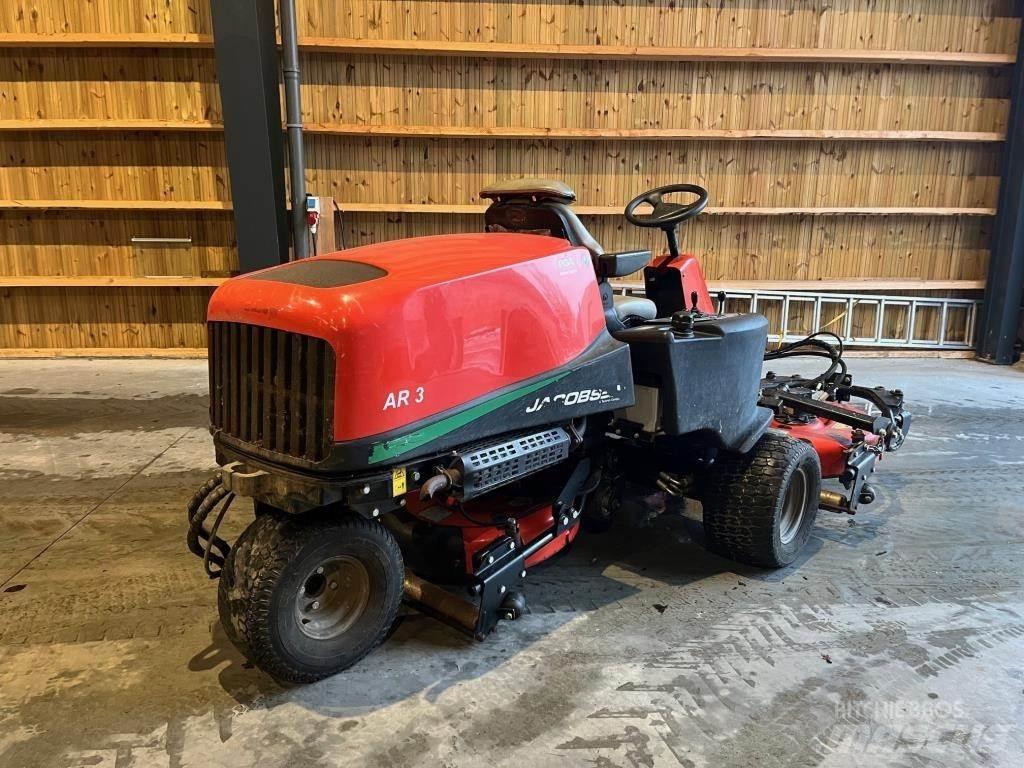 Jacobsen AR-3 Mauriņa traktors