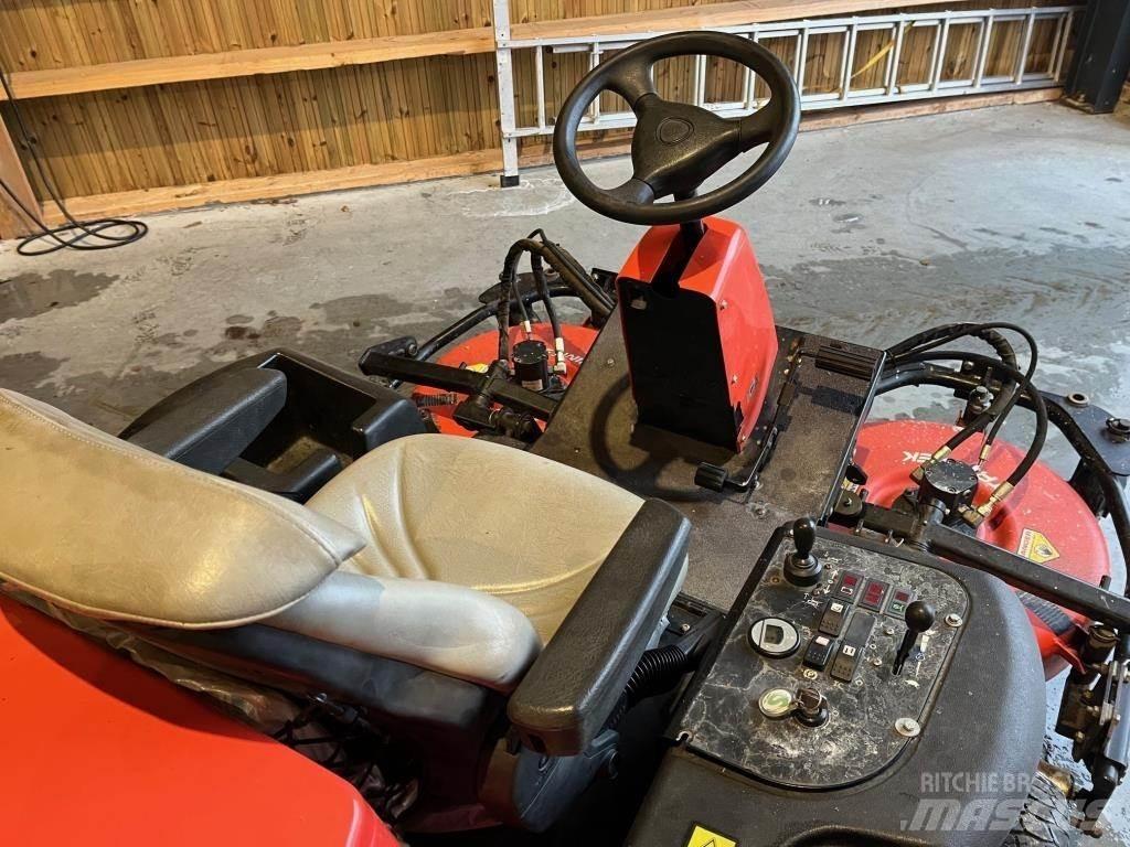 Jacobsen AR-3 Mauriņa traktors