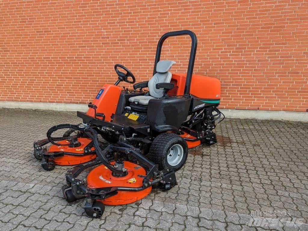 Jacobsen AR-3 Mauriņa traktors