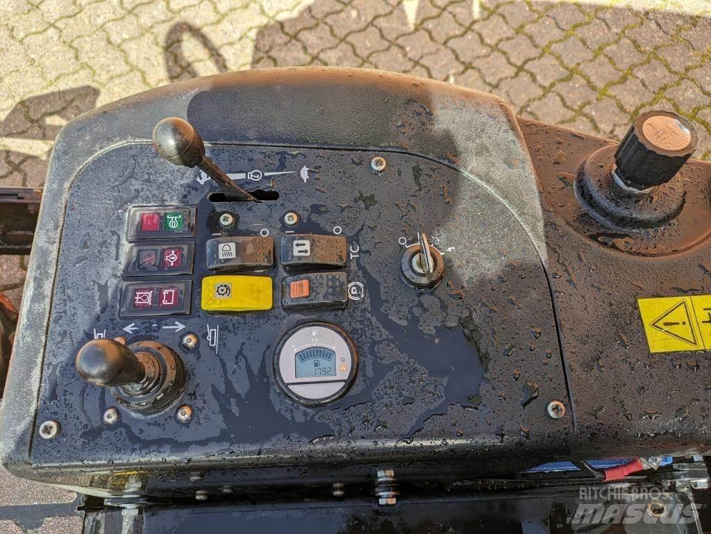 Jacobsen AR-3 Mauriņa traktors