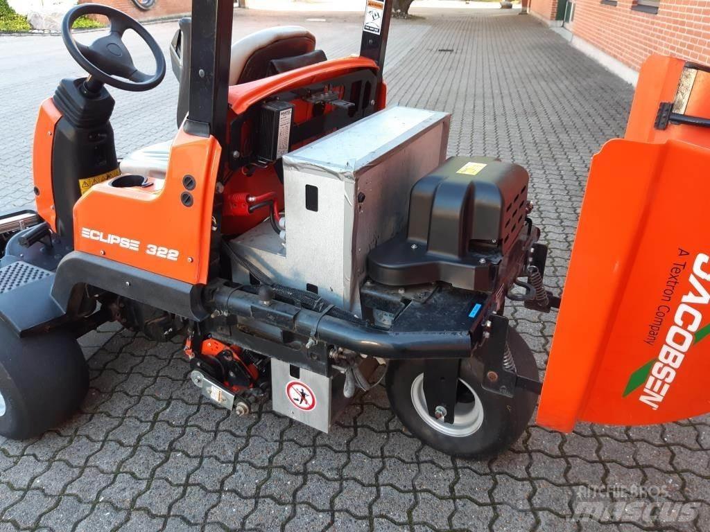 Jacobsen ECLIPS 322 Mauriņa traktors