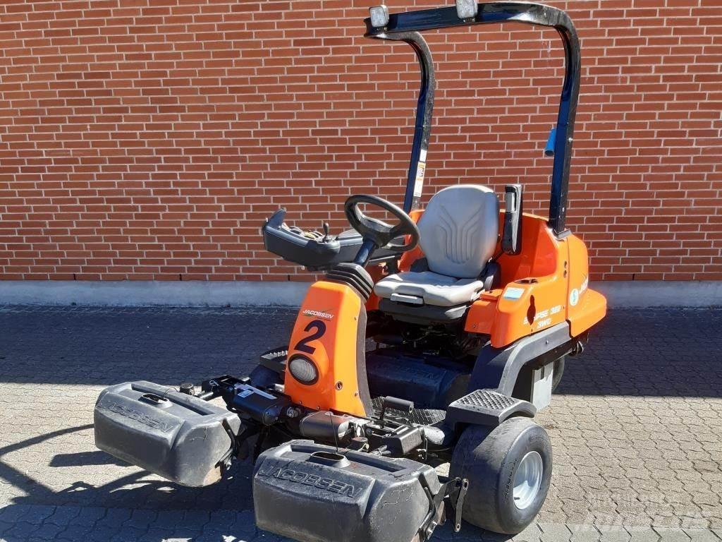 Jacobsen ECLIPS 322 Mauriņa traktors