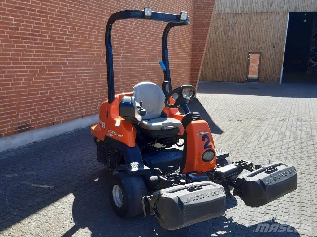 Jacobsen ECLIPS 322 Mauriņa traktors