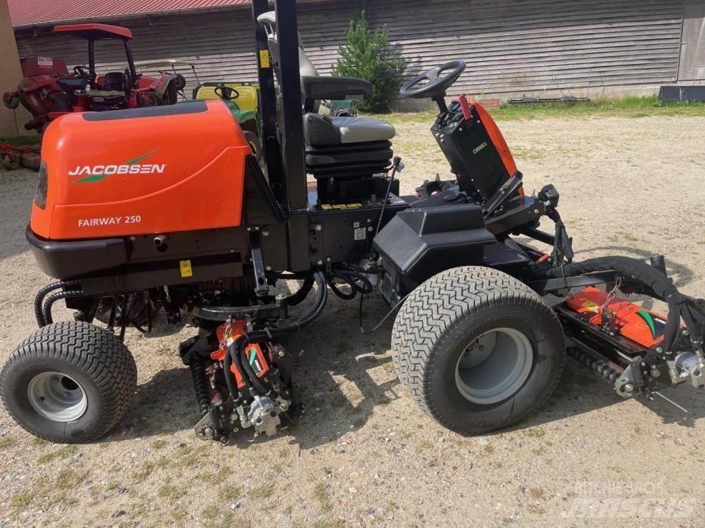Jacobsen FAIRWAY 250 Mauriņa traktors