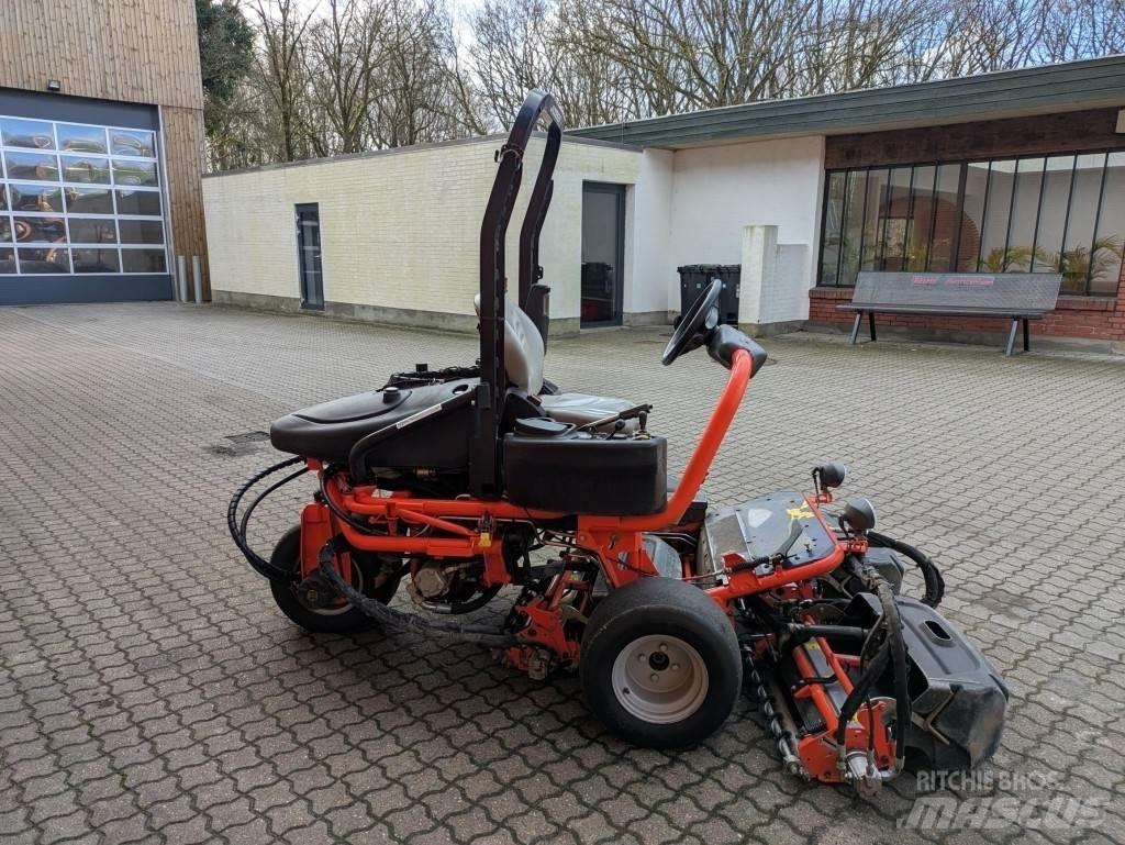 Jacobsen GP 400 Mauriņa traktors