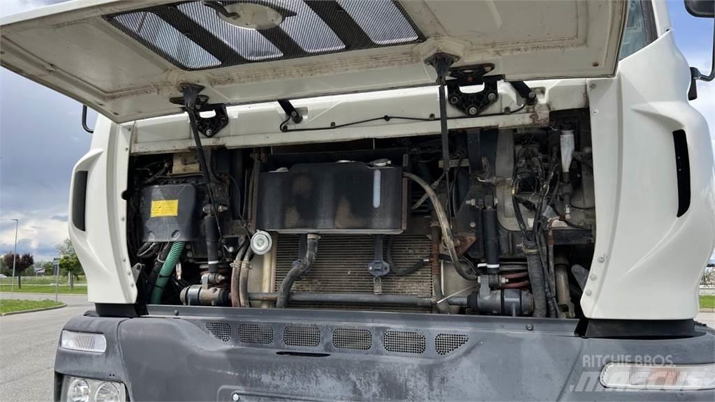Astra HD8E 44.38 4x4 Autocisterna