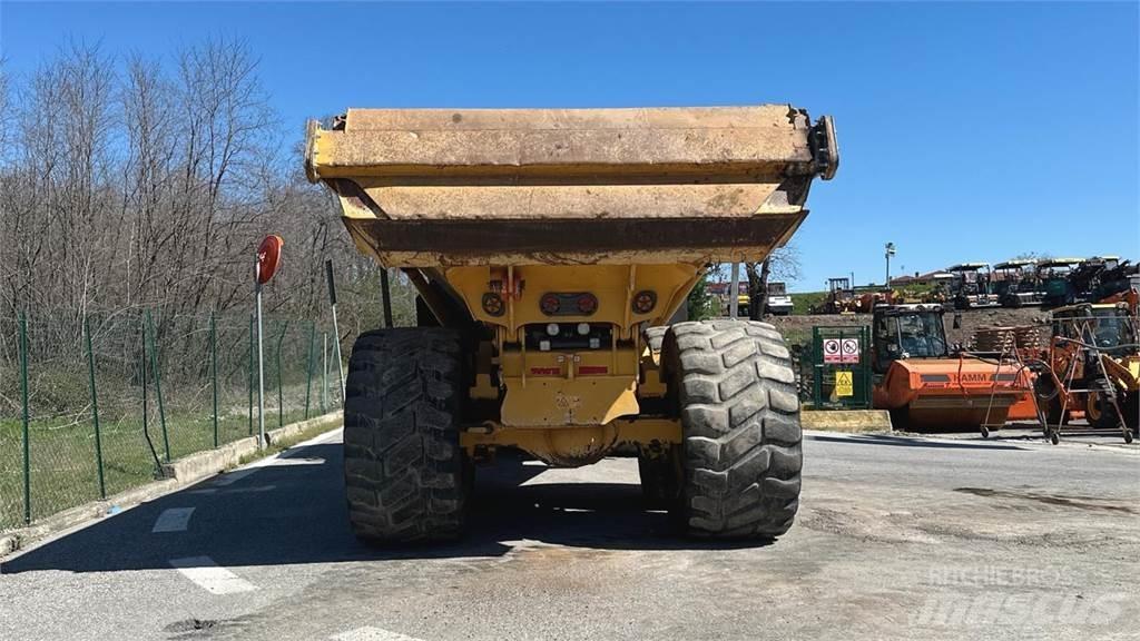 Bell B30E 6x6 Mini pašizgāzēji