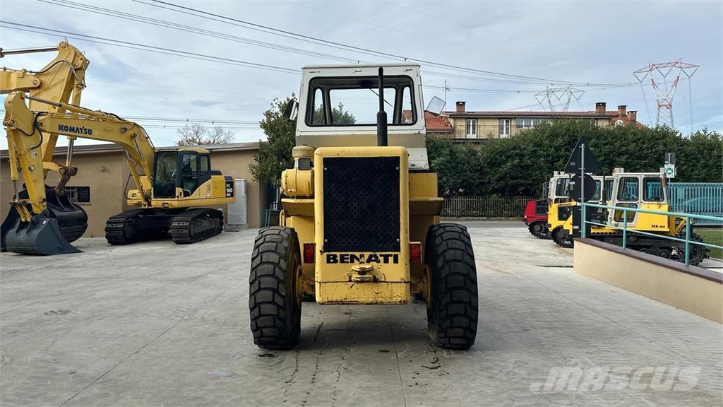 Benati 12 S 4X4 Iekrāvēji uz riteņiem