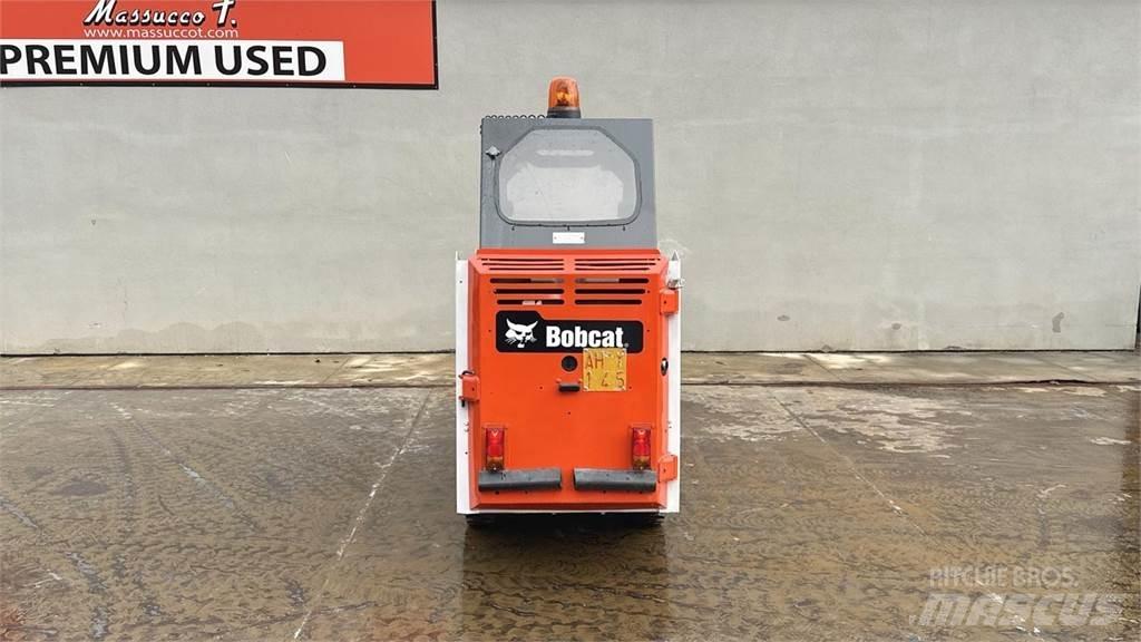 Bobcat S70 Lietoti riteņu kompaktiekrāvēji