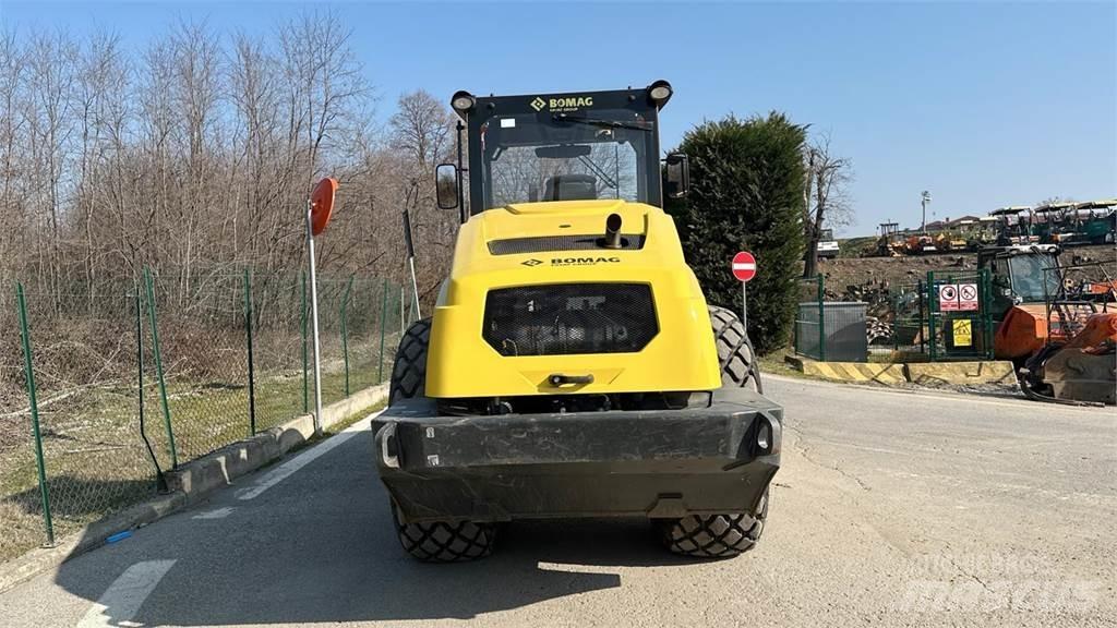 Bomag BW213 DH-5 Augsnes blīvētāji