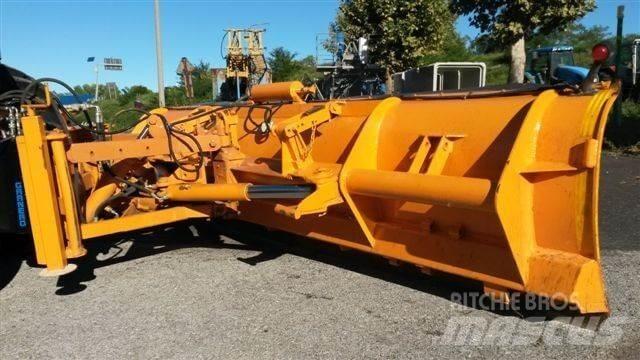 Case IH MXM190 Sniega naži un tīrītāji