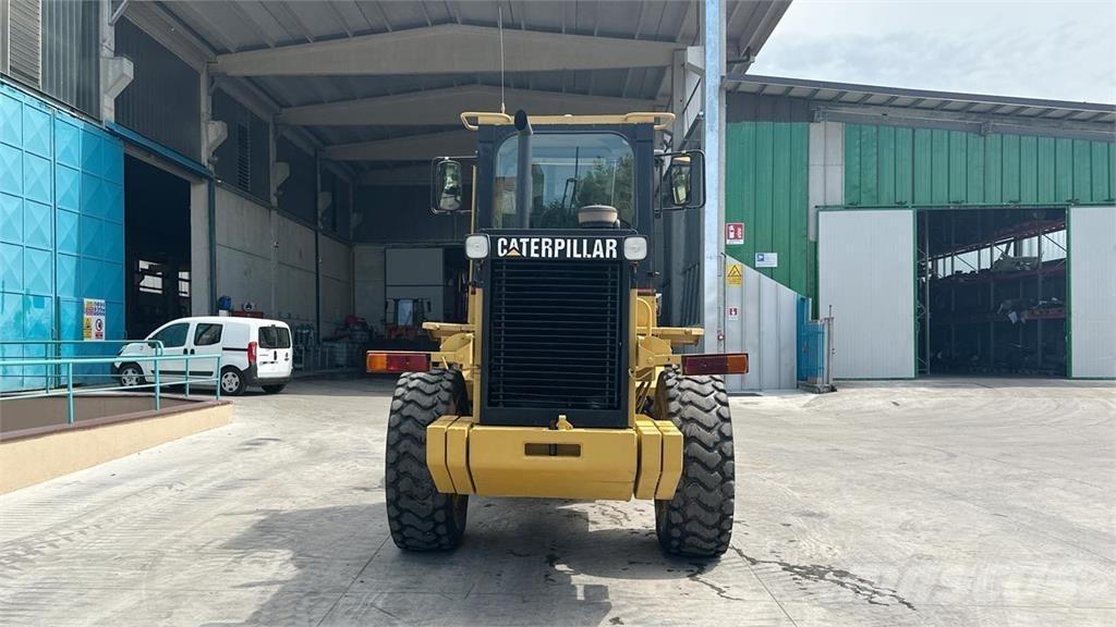 CAT 924F Iekrāvēji uz riteņiem