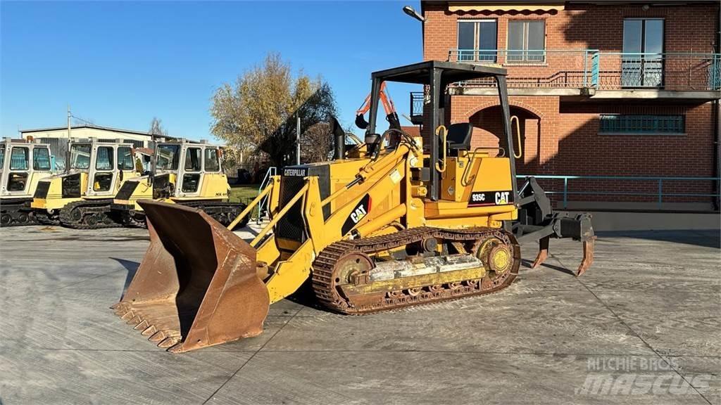 CAT 935C Iekrāvēji uz riteņiem