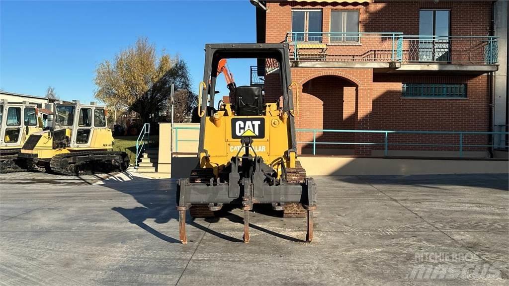 CAT 935C Iekrāvēji uz riteņiem