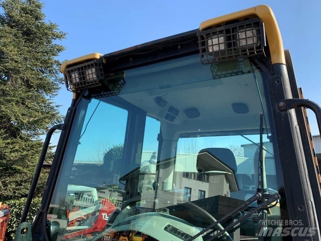 CAT 963D Iekrāvēji uz riteņiem