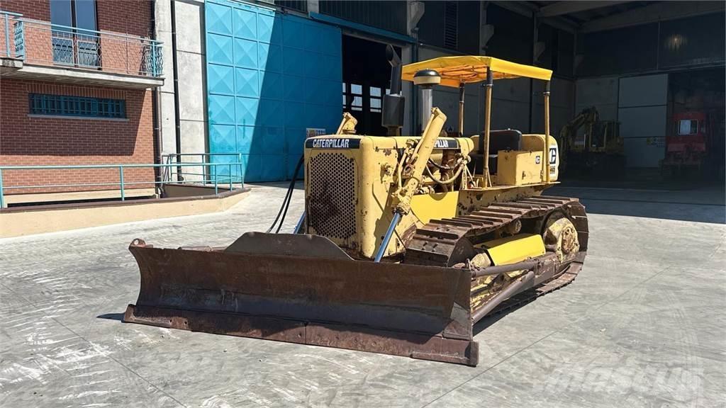 CAT D4D Kāpurķēžu buldozeri